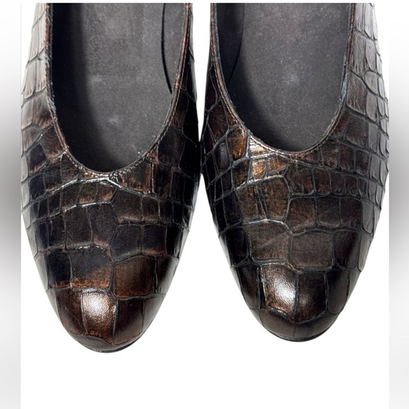 STUART WEITZMAN classic pump size 8.5 embossed heel croc leather slight metallic - Picture 5 of 7